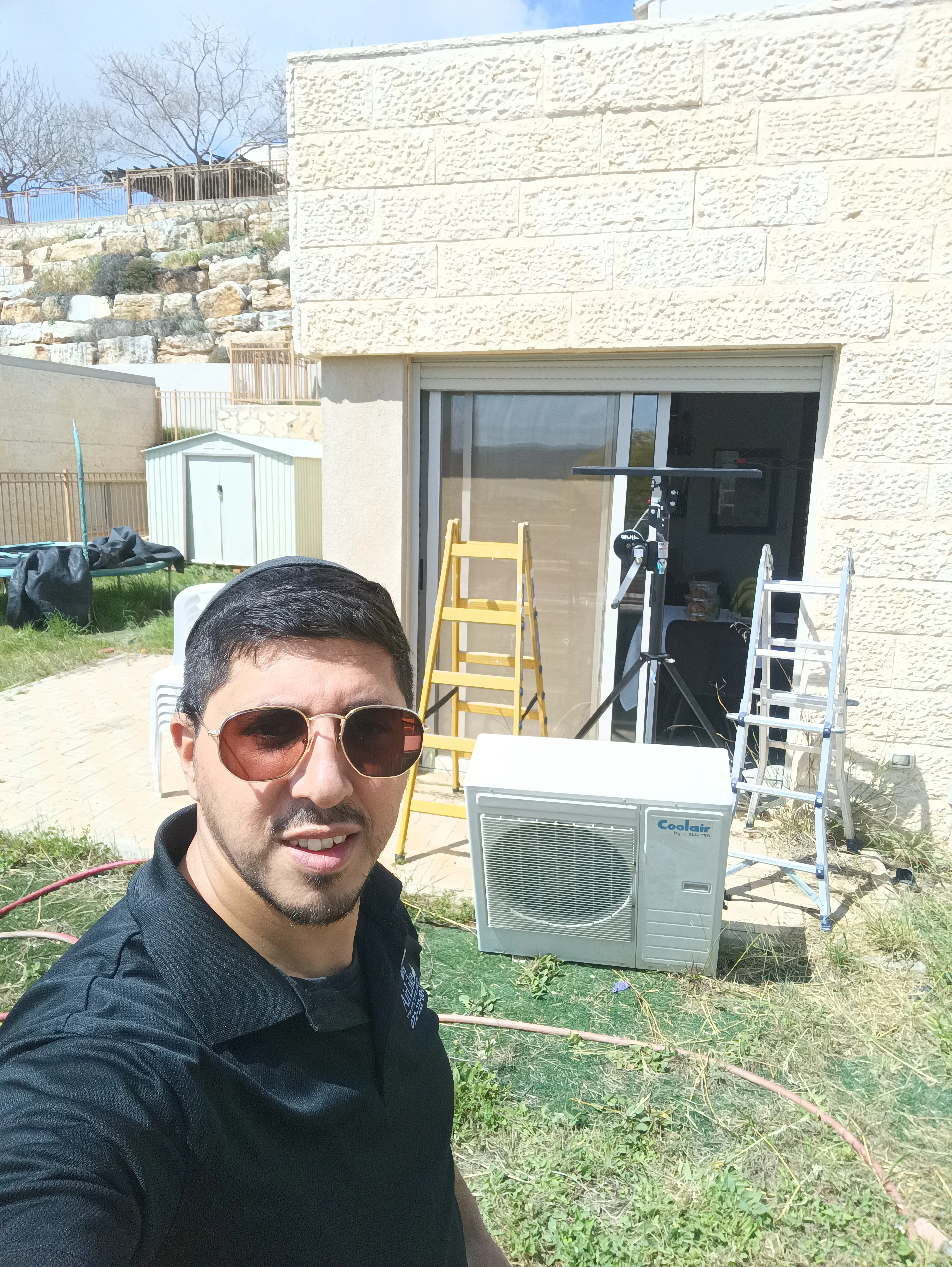 התקנת מזגן חדש בסלון
